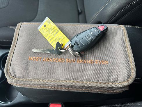 Used 2016 Jeep Cherokee Latitude w/ Cold Weather Group image 31