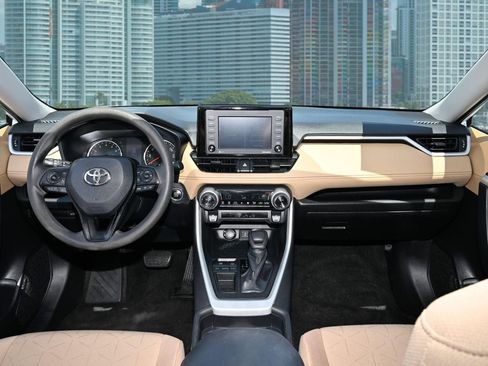 Used 2021 Toyota RAV4 XLE w/ Convenience Package FWD image 19