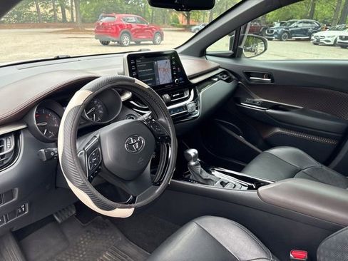 Used 2019 Toyota C-HR Limited FWD image 9