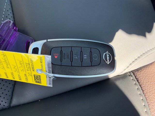 Used 2025 Nissan Pathfinder Platinum AWD/4WD image 41