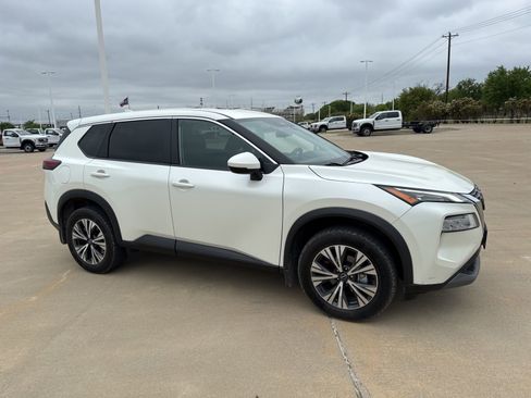 Used 2022 Nissan Rogue SV image 4