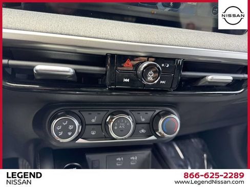 Used 2025 Nissan Kicks SV w/ SV Premium Package AWD/4WD image 23