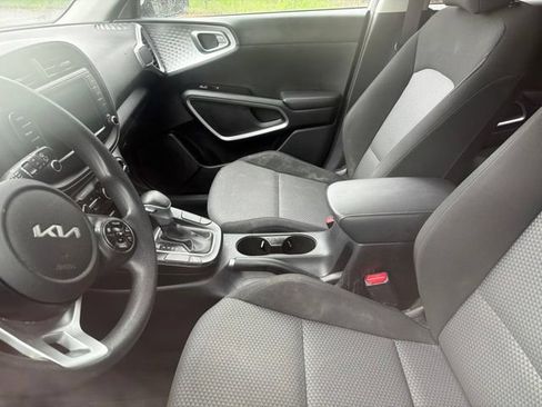 Used 2022 Kia Soul LX FWD image 10