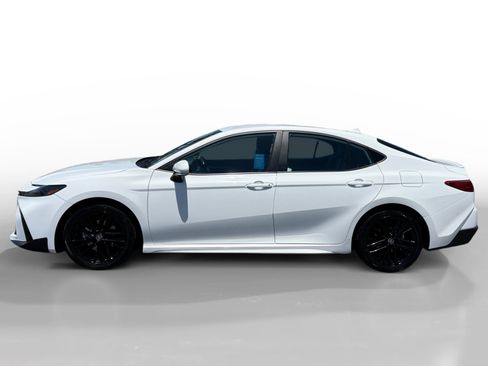Used 2025 Toyota Camry SE FWD image 2