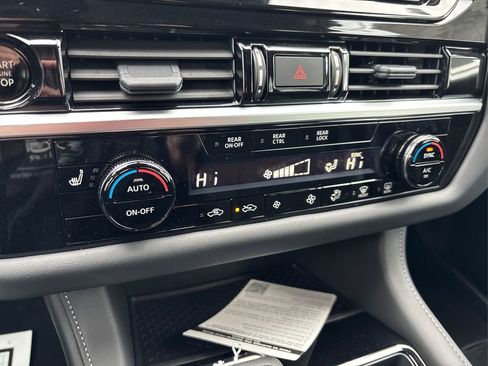 New 2025 Nissan Pathfinder SV w/ Black Appearance Package image 20