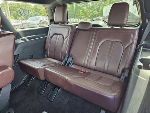Used 2022 Ford Expedition Limited AWD/4WD image 37