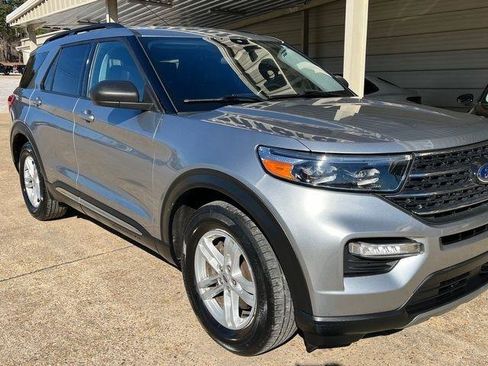 Used 2024 Ford Explorer XLT w/ Equipment Group 202A image 5