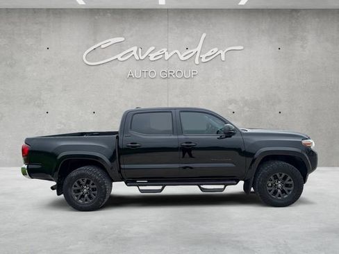 Used 2022 Toyota Tacoma SR5 w/ SR5 Appearance Package (SM) RWD image 17