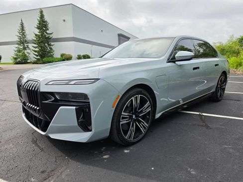 Used 2025 BMW 750e xDrive AWD/4WD image 14
