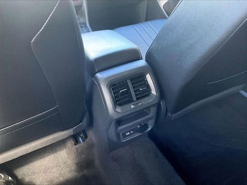 Used 2023 Volkswagen Tiguan SE AWD/4WD image 13