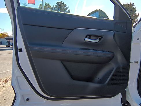 New 2026 Nissan Kicks SR image 10