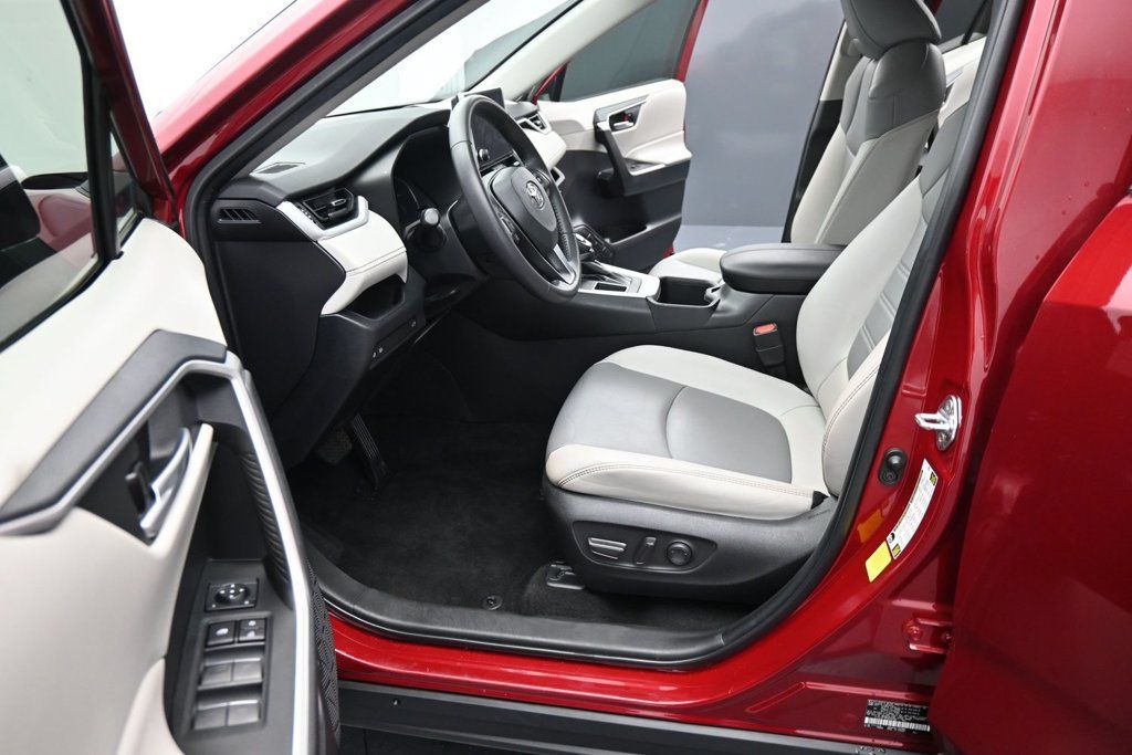 Used 2023 Toyota RAV4 XLE Premium FWD image 17