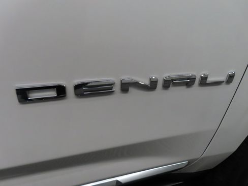 Used 2023 GMC Yukon Denali image 54