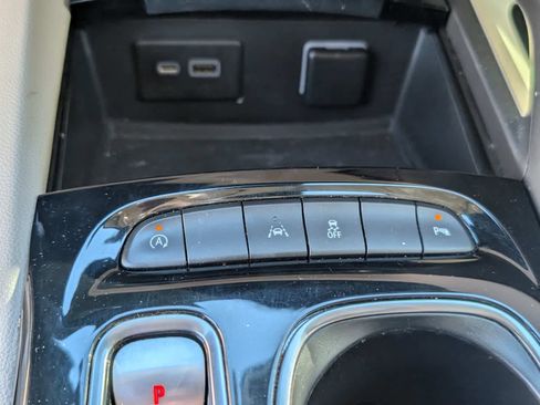 Used 2021 Buick Envision Essence image 25