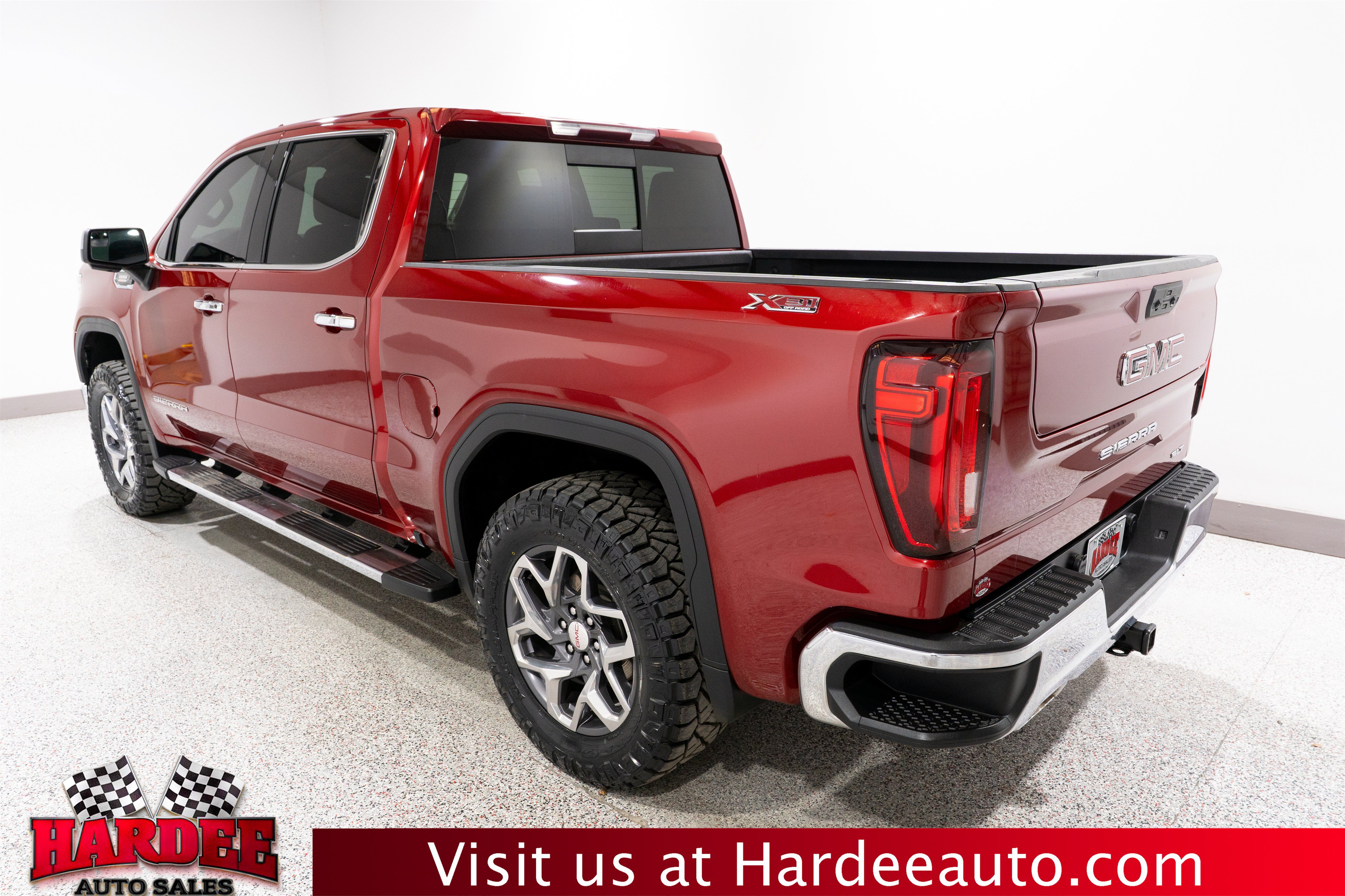 Used 2023 GMC Sierra 1500 SLT w/ SLT Premium Package AWD/4WD image 3