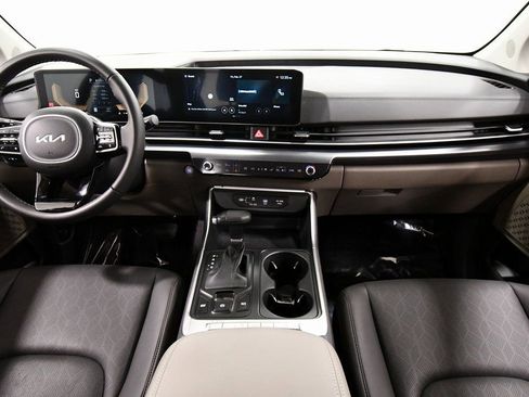 Certified 2026 Kia Carnival image 3