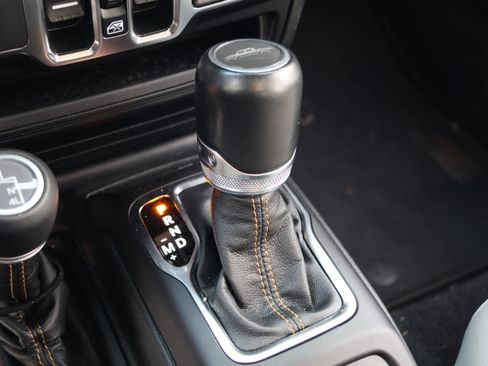 Used 2022 Jeep Gladiator Overland AWD/4WD image 24