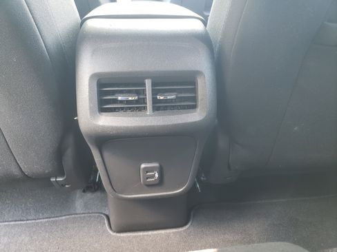 Used 2024 Chevrolet Equinox LT image 36