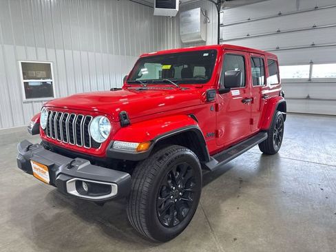 Used 2025 Jeep Wrangler Unlimited Sahara AWD/4WD image 4