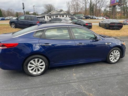 Used 2018 Kia Optima LX w/ 17" Alloy Wheels Package image 6