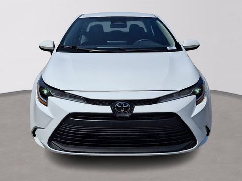 Used 2024 Toyota Corolla LE FWD image 2