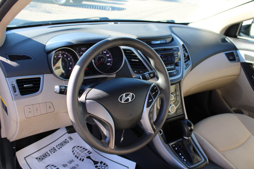 Used 2015 Hyundai Elantra SE FWD image 25