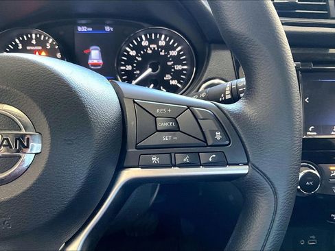 Used 2020 Nissan Rogue S AWD/4WD image 12