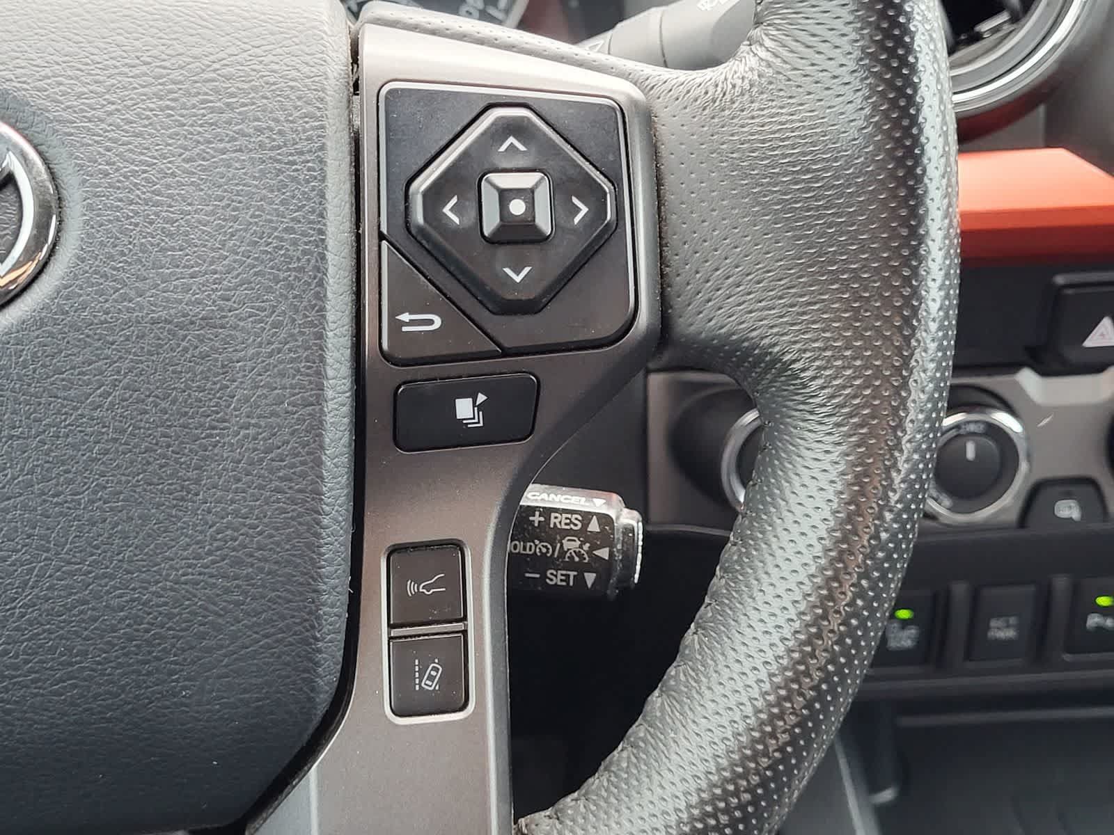 Used 2020 Toyota Tacoma TRD Sport w/ TRD Premium Sport Package AWD/4WD image 19