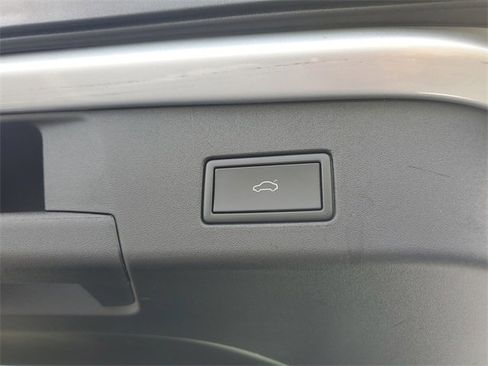 Used 2021 Volkswagen ID.4 Pro S w/ Gradient Package image 9