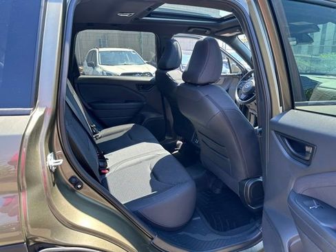 Used 2025 Subaru Forester Premium AWD/4WD image 28