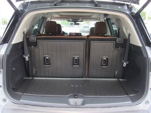 New 2026 Nissan Pathfinder Platinum FWD image 5