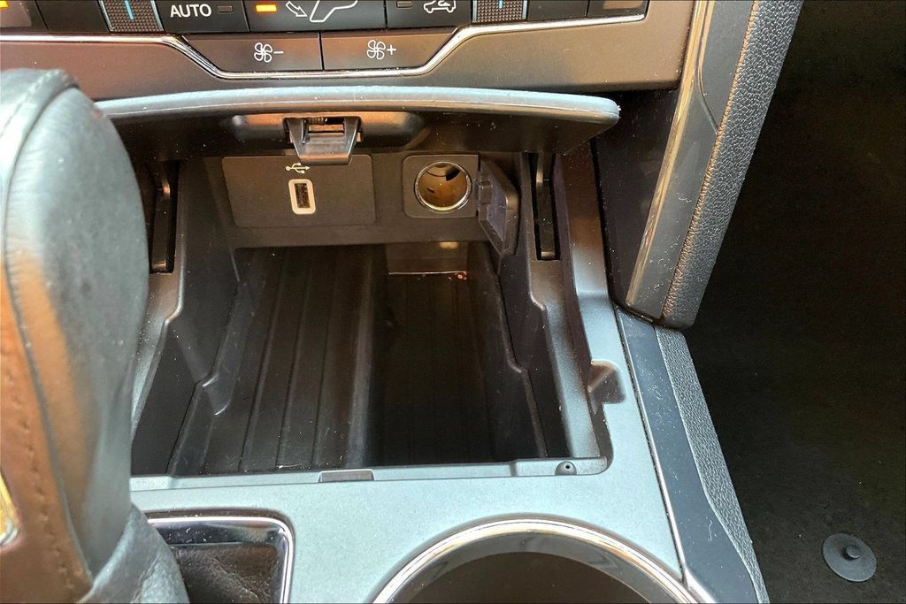Used 2018 Ford Explorer XLT w/ Equipment Group 201A FWD image 32