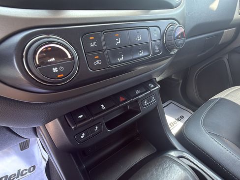 Used 2015 Chevrolet Colorado Z71 AWD/4WD image 45