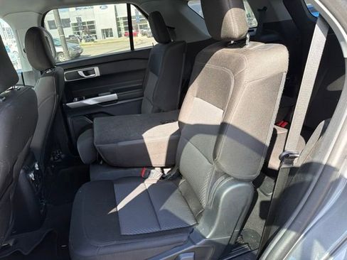 Used 2023 Ford Explorer XLT RWD image 18