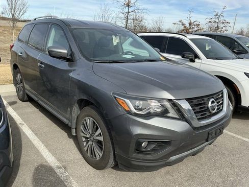 Used 2017 Nissan Pathfinder SV w/ Trailer Tow Package image 5