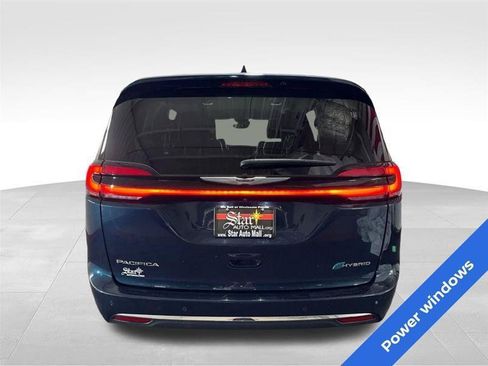 Used 2023 Chrysler Pacifica Touring-L w/ Uconnect Theater Family Group FWD image 6