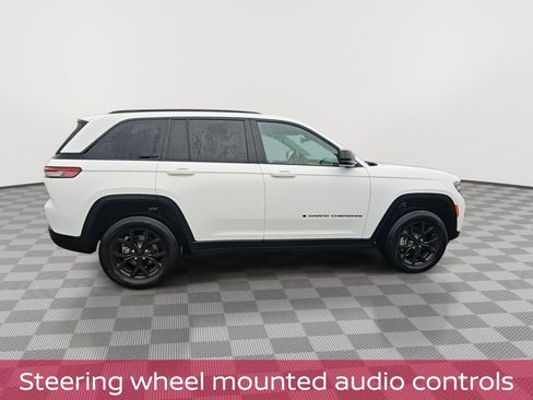Used 2024 Jeep Grand Cherokee Altitude image 9