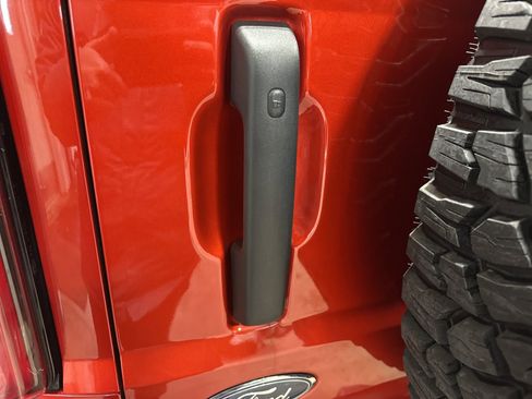 Used 2023 Ford Bronco Wildtrak image 6