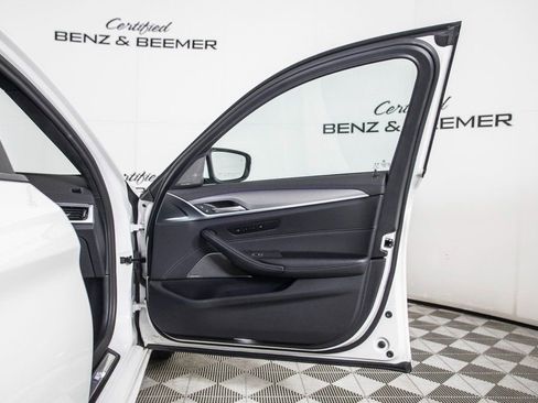 Used 2023 BMW M5 w/ Executive Package image 17