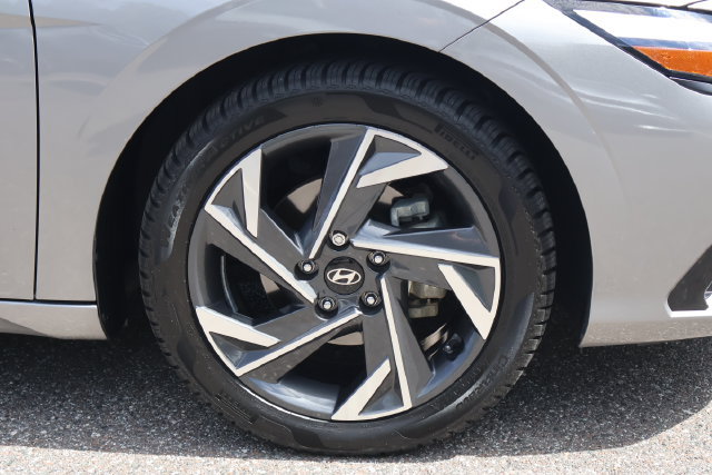 Used 2024 Hyundai Elantra Limited FWD image 9
