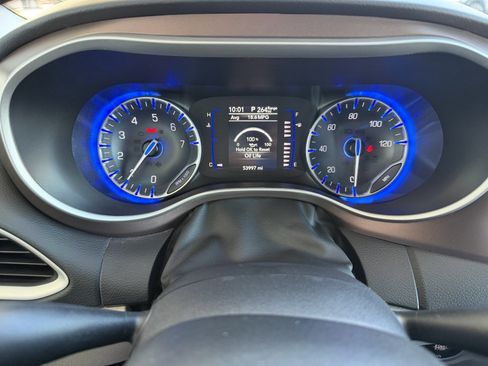 Used 2023 Chrysler Voyager LX image 9