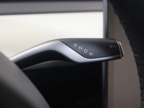 Used 2022 Tesla Model Y Long Range image 7