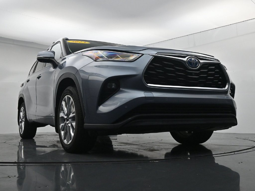 Used 2023 Toyota Highlander Limited AWD/4WD image 32