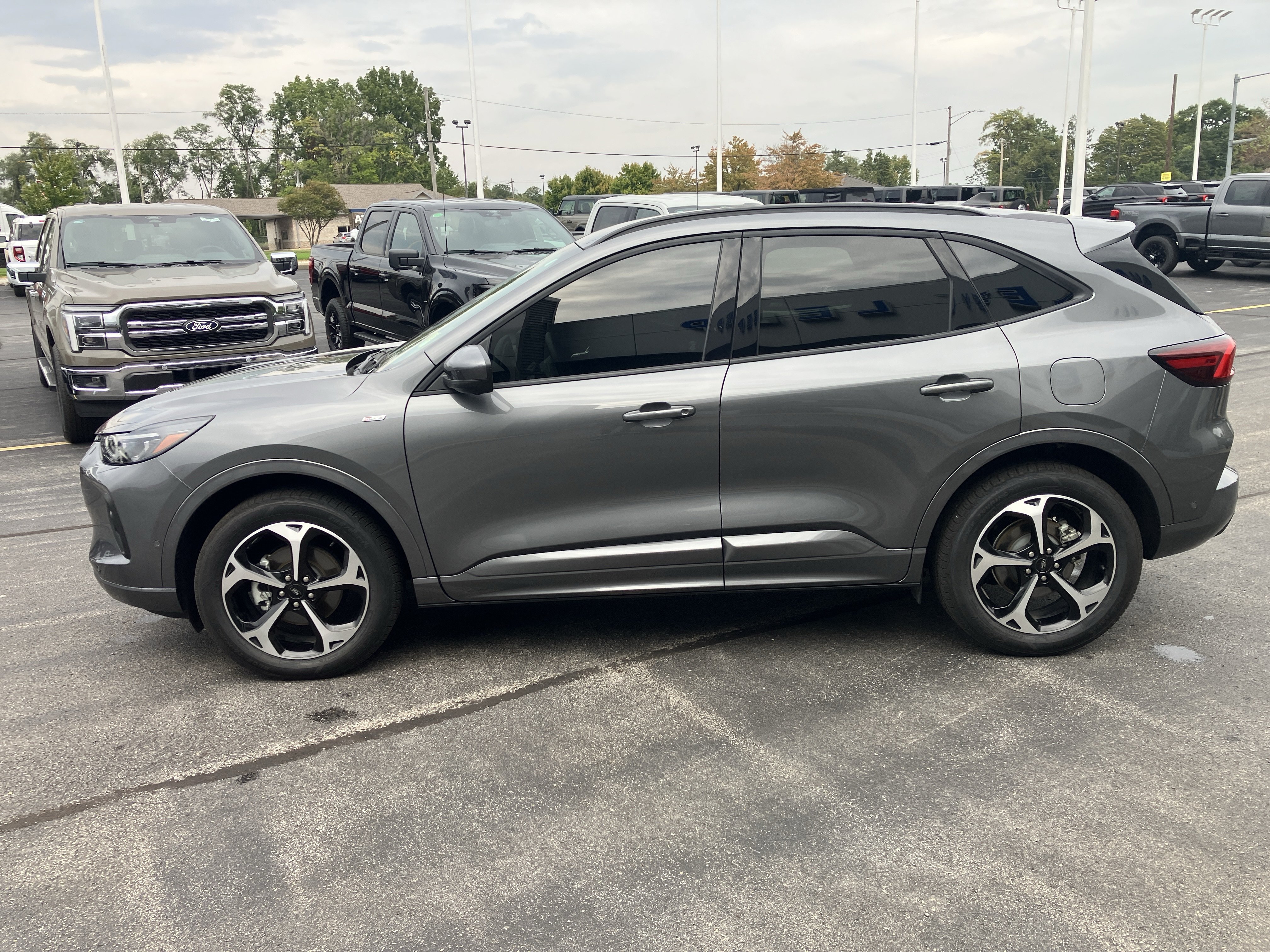Certified 2024 Ford Escape ST-Line Elite w/ Premium Technology Package AWD/4WD image 4