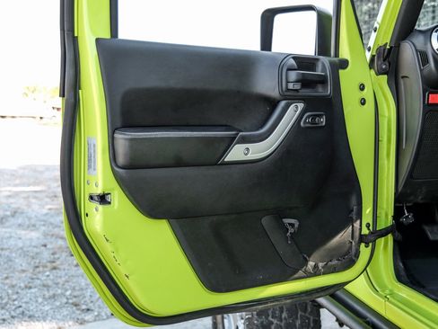 Used 2017 Jeep Wrangler Unlimited Rubicon image 41