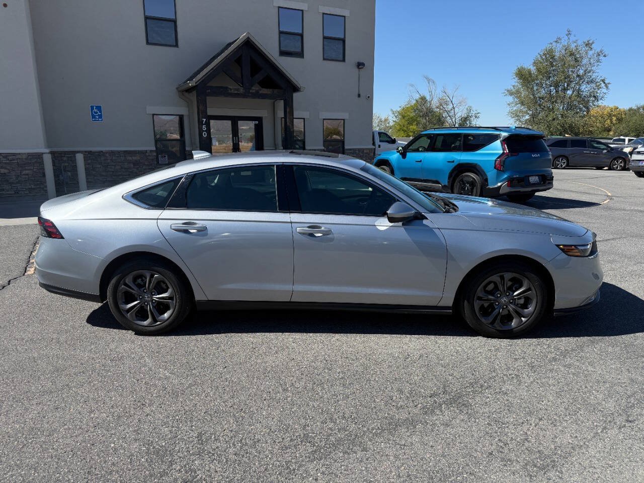 Used 2023 Honda Accord EX image 8