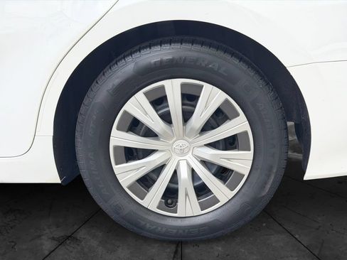 Used 2022 Toyota Camry LE FWD image 28