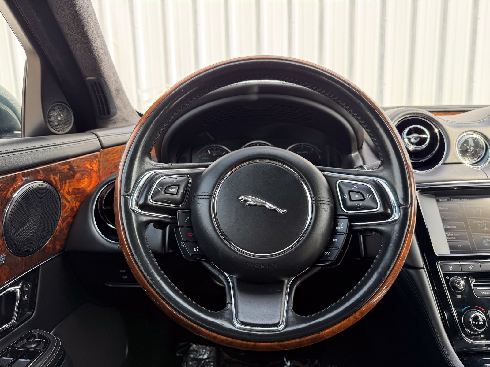 Used 2015 Jaguar XJ L Portfolio RWD image 14