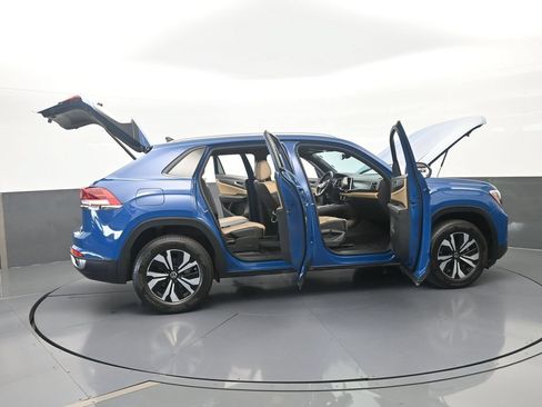 Used 2025 Volkswagen Atlas Cross Sport SE FWD image 58