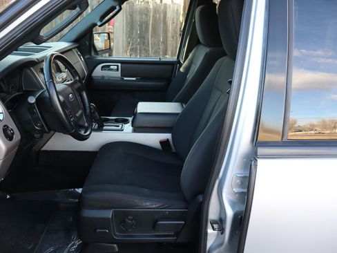 Used 2017 Ford Expedition XLT image 19